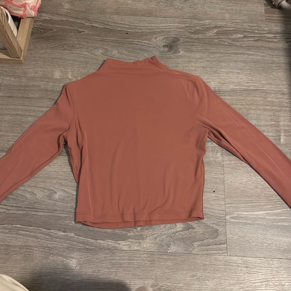 Lululemon cropped turtle neck